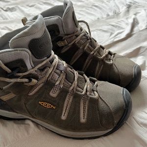 KEEN Utility Ladies' Magnet/Vapor Flint II Mid Steel Toe Shoes